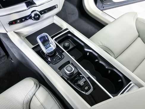 New 2026 Volvo XC60 B5 Ultra w/ Protection Package Premier image 17