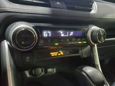 Used 2019 Toyota RAV4 LE AWD/4WD image 15
