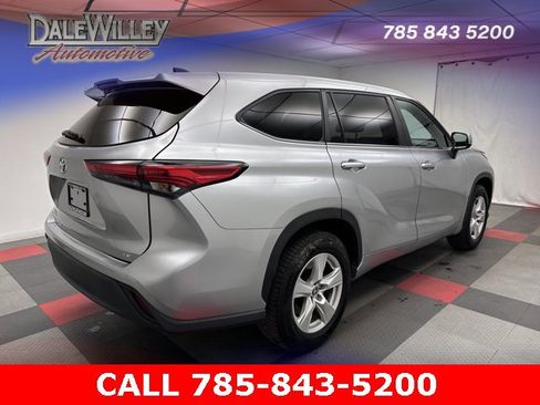 Used 2023 Toyota Highlander LE image 6