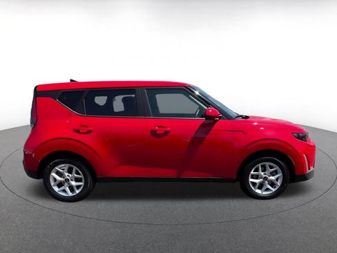 Used 2025 Kia Soul LX w/ LX Technology Package FWD image 16