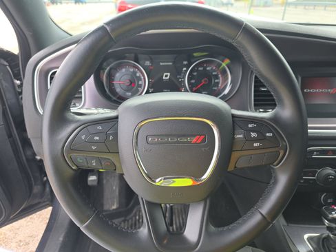 Used 2016 Dodge Charger SE RWD image 8