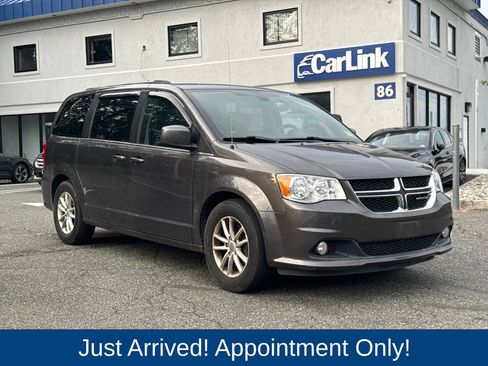 Used 2019 Dodge Grand Caravan SXT FWD image 1