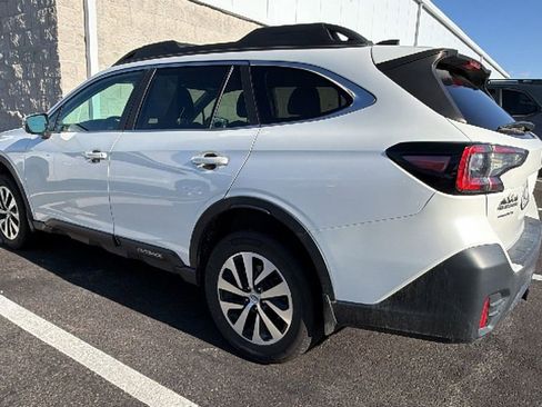 Used 2022 Subaru Outback Premium AWD/4WD image 3