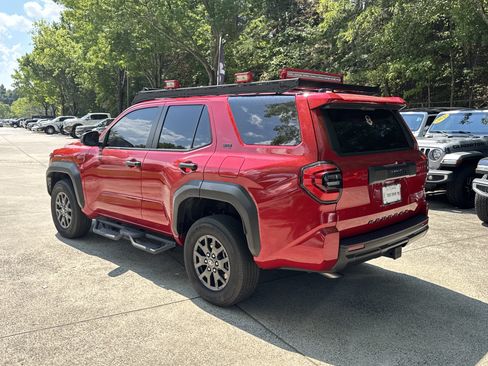 Used 2025 Toyota 4Runner SR5 AWD/4WD image 5