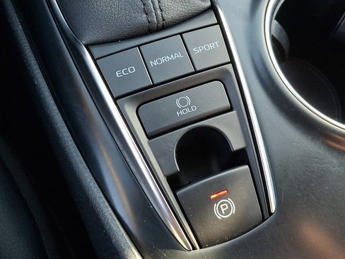 Used 2020 Toyota Camry XSE image 27