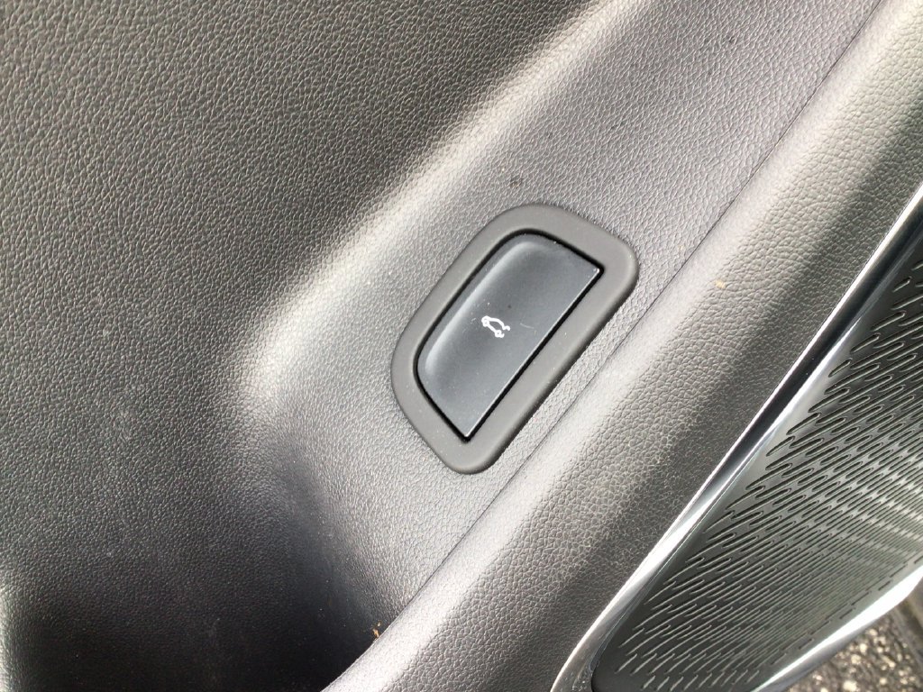 Used 2026 GMC Acadia Elevation w/ Elevation Premium Package FWD image 24