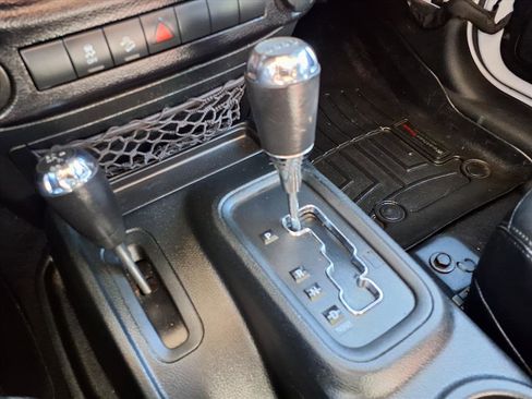 Used 2018 Jeep Wrangler Unlimited Sport image 10