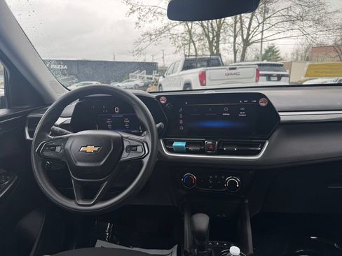 Used 2025 Chevrolet TrailBlazer LT AWD/4WD image 18