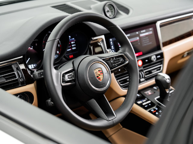 Certified 2026 Porsche Macan AWD/4WD image 9