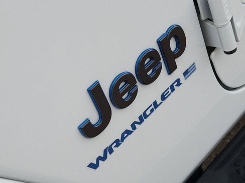 Used 2023 Jeep Wrangler Unlimited Sahara AWD/4WD image 18