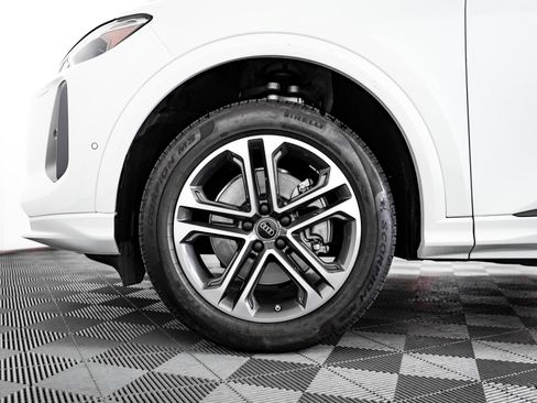 Certified 2025 Audi Q5 Premium w/ Convenience Package image 6