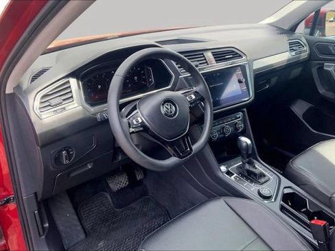 Used 2020 Volkswagen Tiguan SEL AWD/4WD image 14