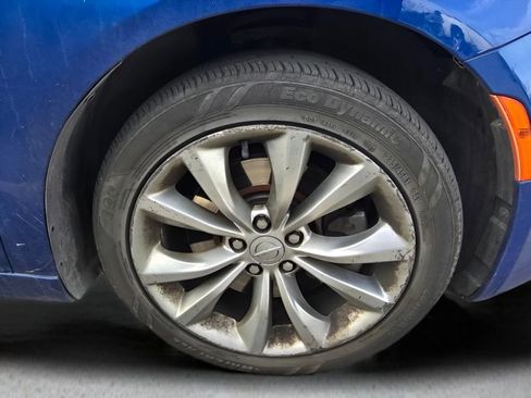 Used 2015 Chrysler 200 S w/ Comfort Group image 16