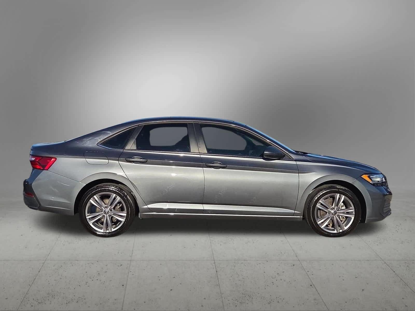 Used 2024 Volkswagen Jetta SE w/ Panoramic Sunroof Package FWD image 7