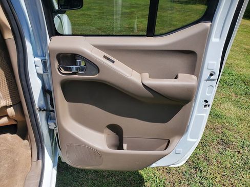 Used 2016 Nissan Frontier SV AWD/4WD image 20