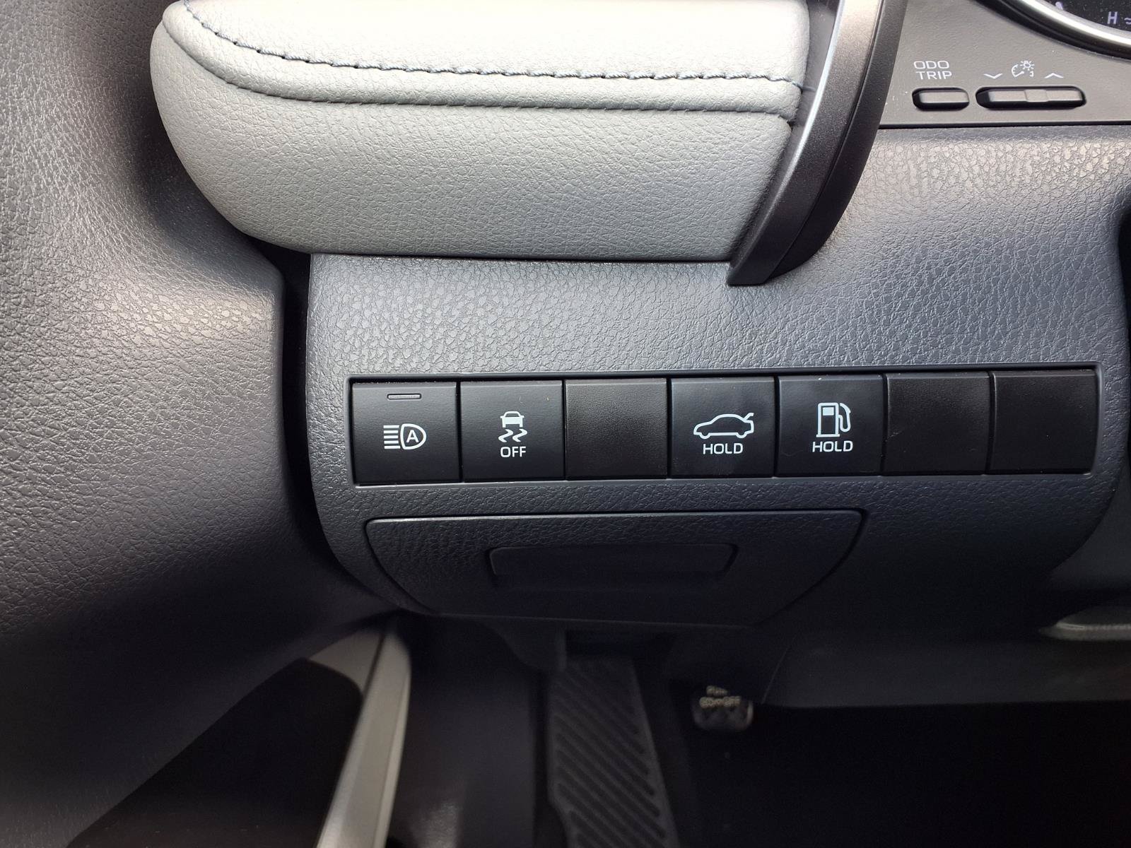 Used 2022 Toyota Camry LE FWD image 11