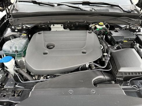 Certified 2025 Volvo XC40 B5 Core image 33