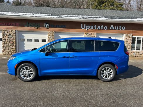 New 2026 Chrysler Pacifica Select image 8