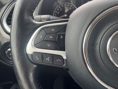 Used 2018 Jeep Renegade Latitude w/ Cold Weather Group AWD/4WD image 15
