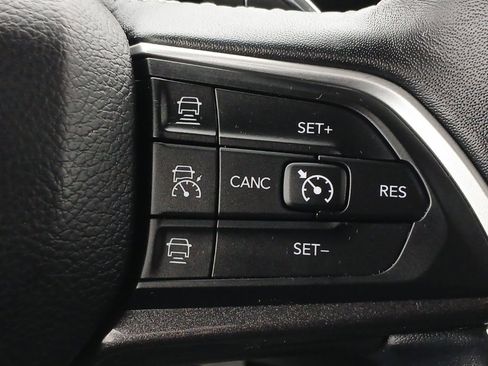 Used 2022 Jeep Grand Cherokee L Laredo w/ Luxury Tech Group I image 20