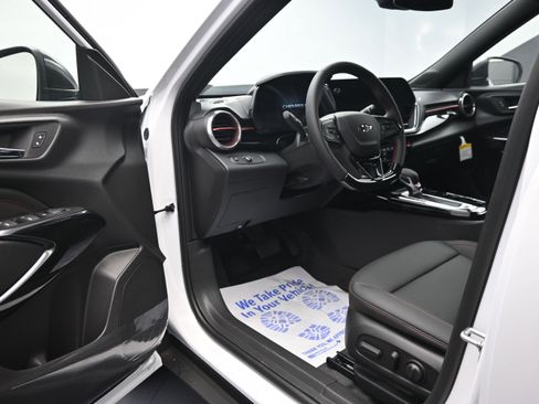 New 2026 Chevrolet Trax RS w/ Sunroof Package FWD image 9