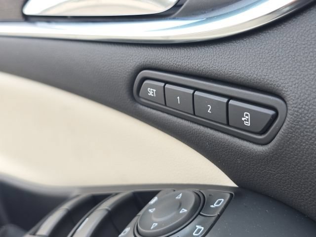 Used 2023 Buick Enclave Avenir w/ Avenir Technology Package FWD image 28