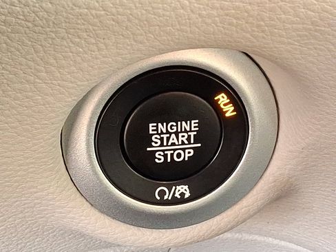 Certified 2022 Chrysler Pacifica Touring-L image 23