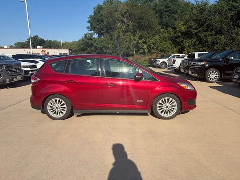 Used 2017 Ford C-MAX Energi SE w/ Equipment Group 402A FWD image 5