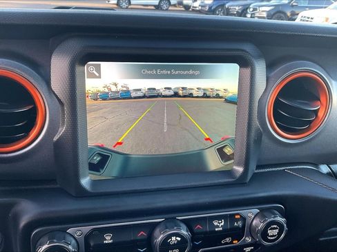 Used 2023 Jeep Gladiator Mojave w/ Trailer Tow Package AWD/4WD image 18