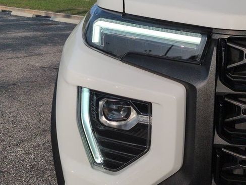 Used 2024 GMC Canyon Elevation RWD image 9