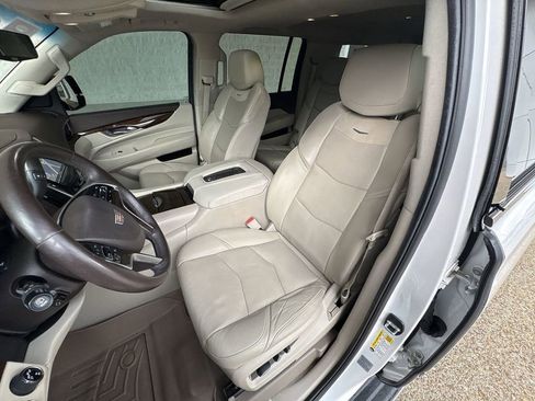 Used 2017 Cadillac Escalade ESV Luxury image 20