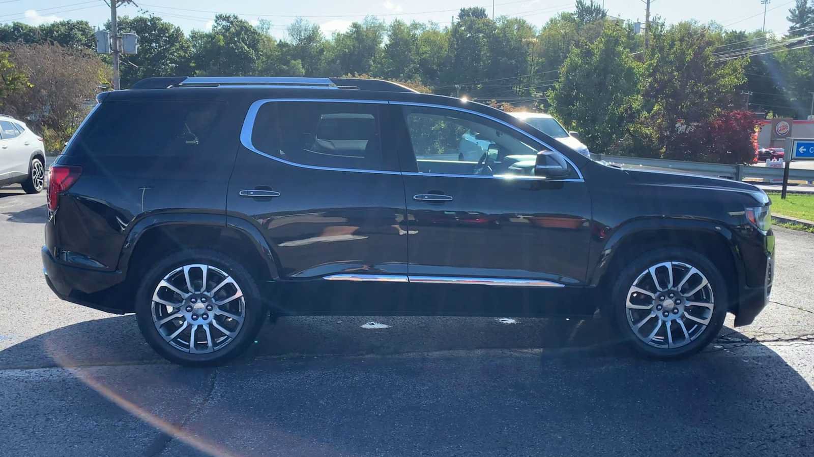 Certified 2023 GMC Acadia Denali w/ Denali Ultimate Package AWD/4WD image 9