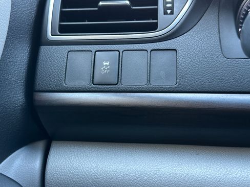 Used 2017 Toyota Camry LE FWD image 37