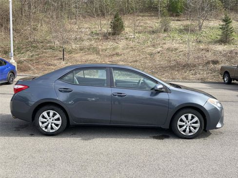 Used 2015 Toyota Corolla LE image 3