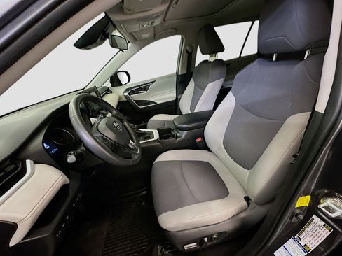 Used 2022 Toyota RAV4 XLE image 13