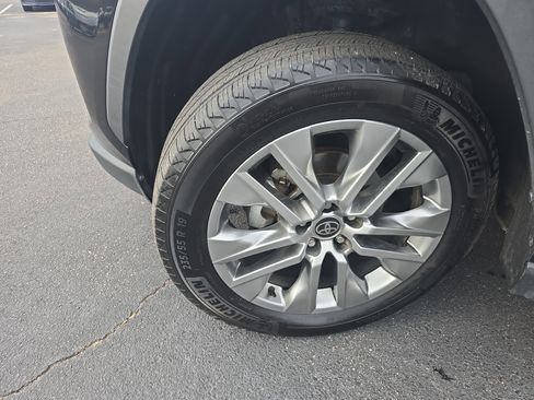 Used 2023 Toyota RAV4 XLE Premium image 34