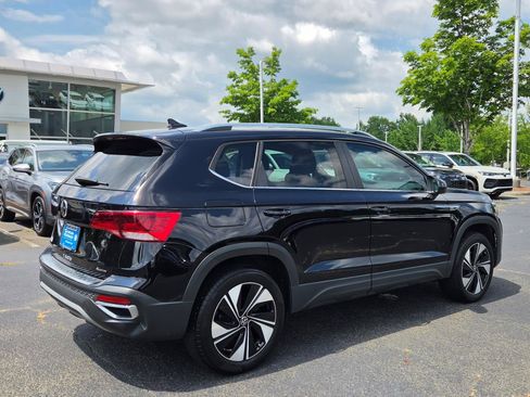 Certified 2024 Volkswagen Taos SE AWD/4WD image 4