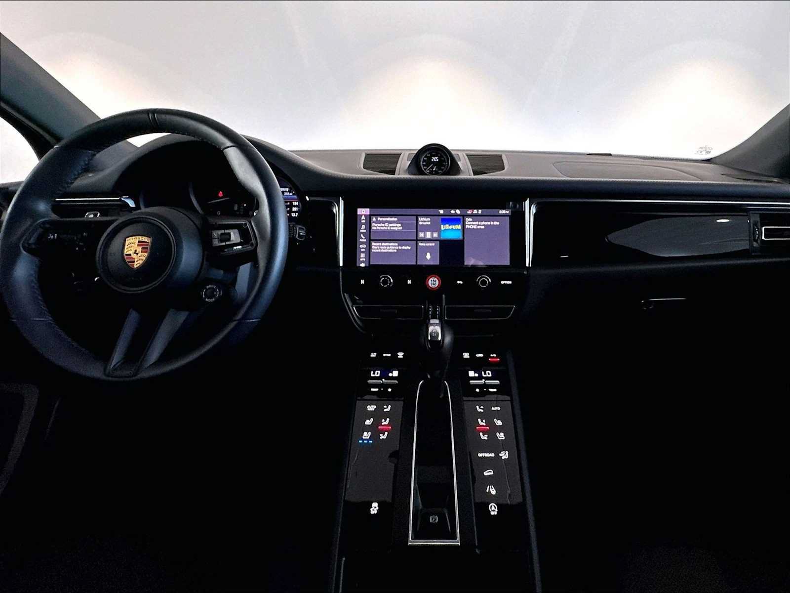 Used 2026 Porsche Macan AWD/4WD image 18
