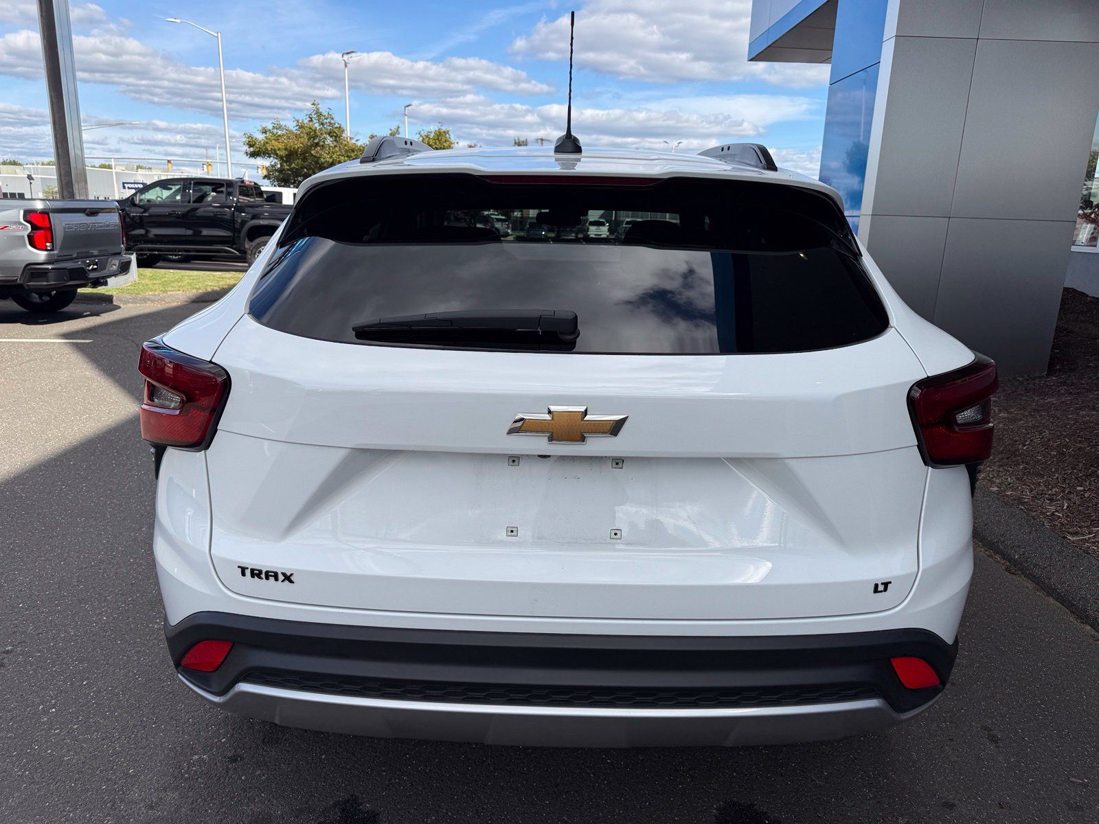 Used 2025 Chevrolet Trax LT FWD image 5