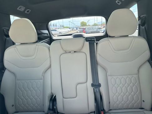 New 2025 Volvo EX90 Plus image 16