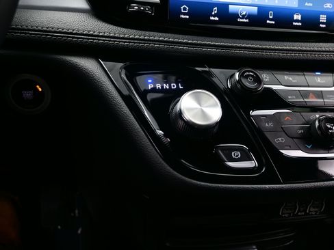 Used 2024 Chrysler Pacifica Touring FWD image 25