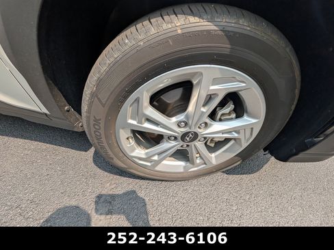 Used 2023 Hyundai Kona SEL AWD/4WD image 8