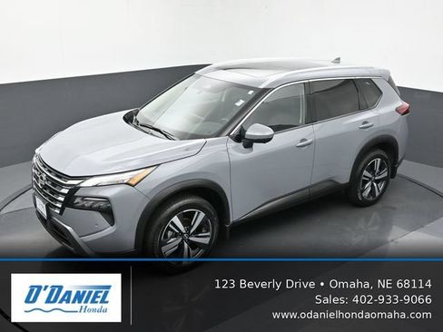 Used 2024 Nissan Rogue SL w/ SL Premium Package AWD/4WD image 16