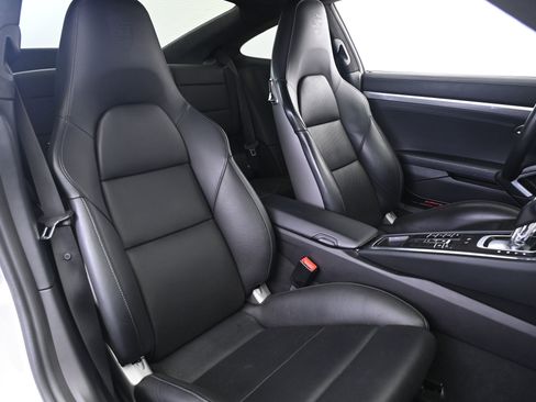 Used 2015 Porsche 911 Turbo image 20