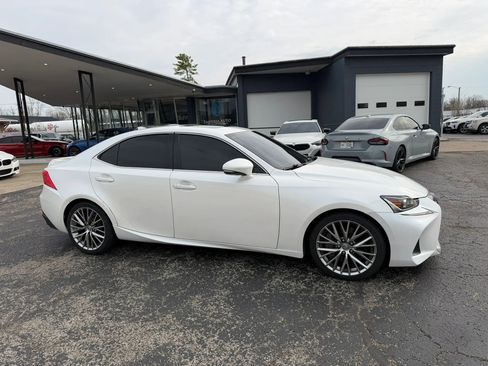 Used 2017 Lexus IS 300 AWD image 8