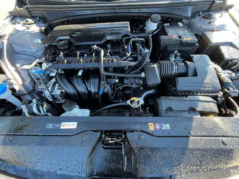 Used 2025 Hyundai Elantra SEL image 32