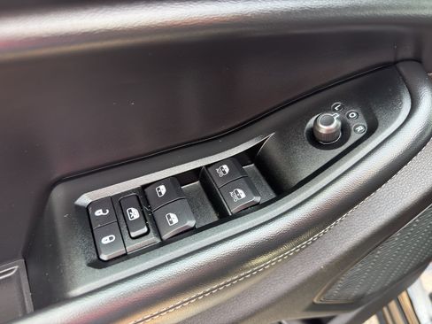 Used 2025 Jeep Grand Cherokee Limited AWD/4WD image 12