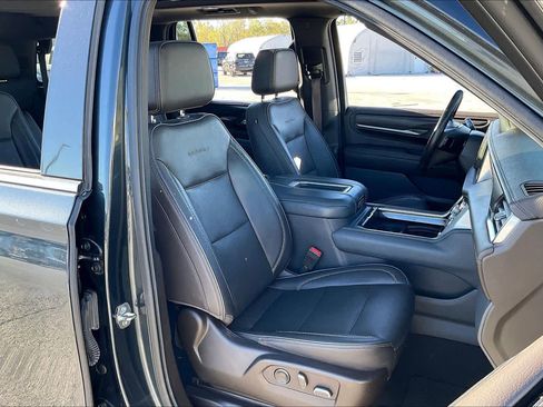 Used 2021 GMC Yukon Denali w/ Denali Premium Package AWD/4WD image 17