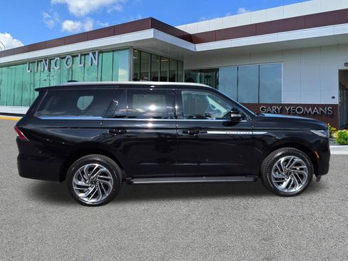 New 2026 Lincoln Navigator Premiere AWD/4WD image 3
