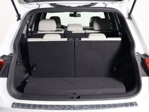 Used 2020 Volkswagen Tiguan SE R-Line FWD image 18